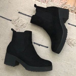 Block Heel Ankle Chelsea Boots